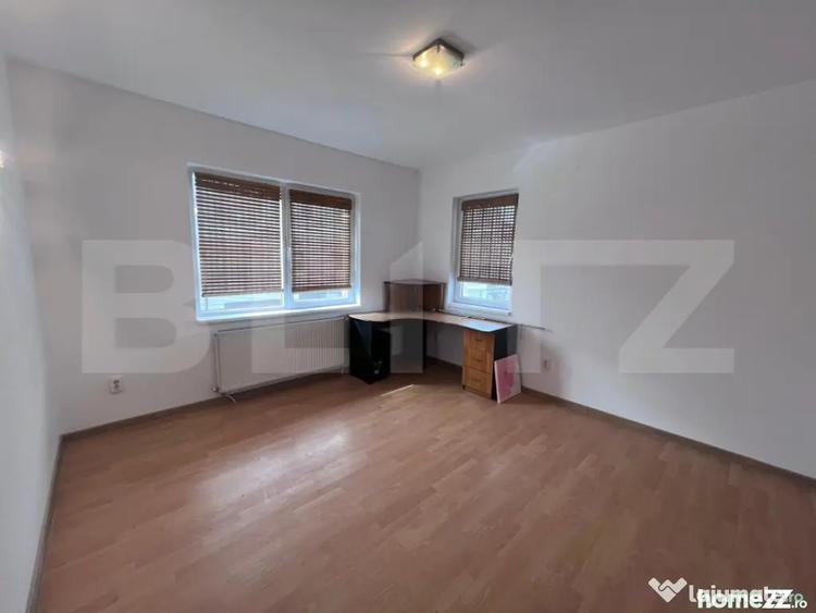 Casă cu 7 camere cu Teren 430 Mp în Gruia