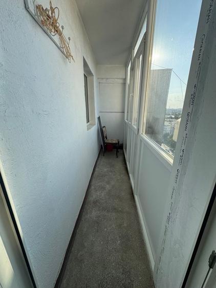 Apartament cu 3 camere decomandat în Drumul Taberei
