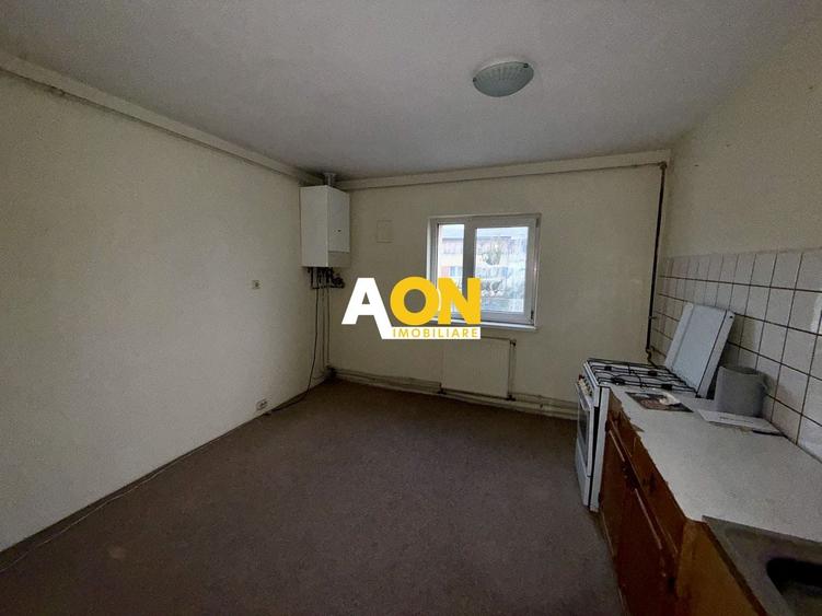 Apartament cu 3 camere decomandat în Cetate