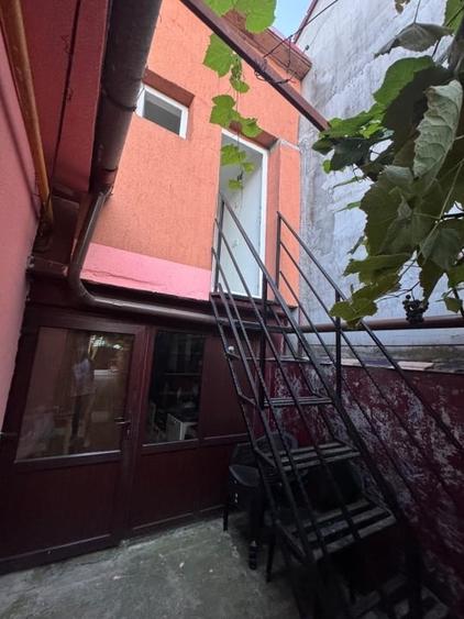 Casă individuală cu 5 camere cu Canalizare în Fratelia