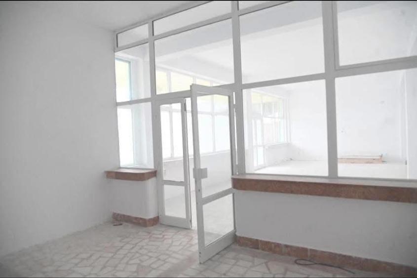 Spațiu comercial, de 200 mp, în Orăștie
