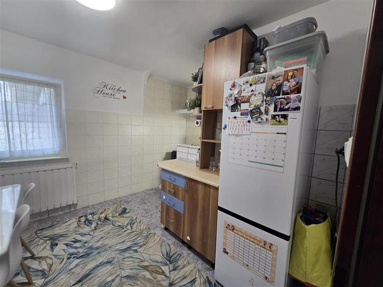 Apartament cu 3 camere decomandat, mobilat în Central