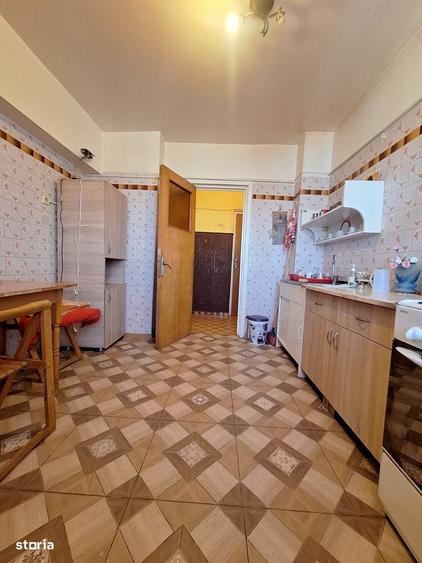 Apartament cu 3 camere decomandat în Obor
