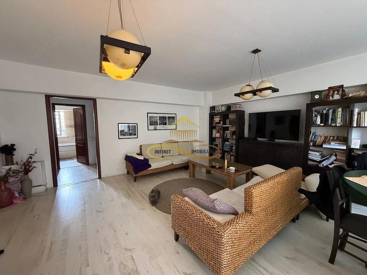 Apartament cu 4 camere decomandat în 9 Mai