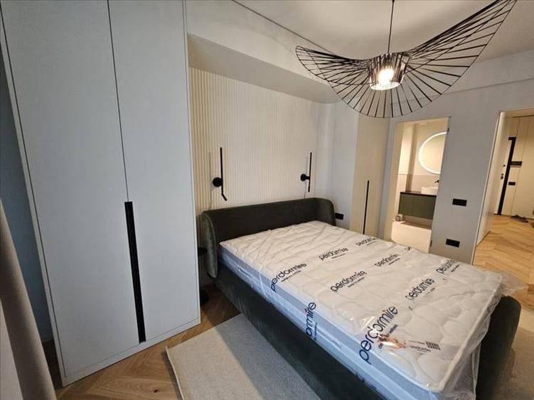 Apartament cu 3 camere decomandat, mobilat în Faleza Nord