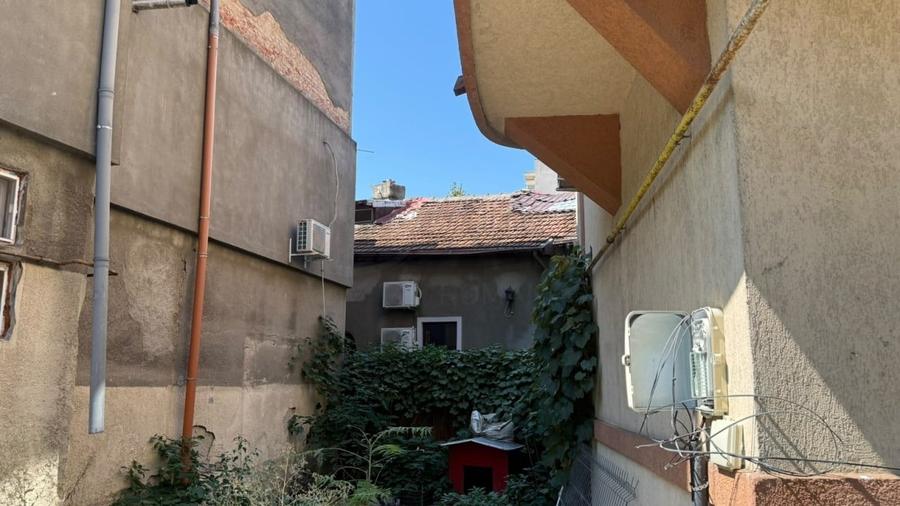 Casă individuală cu 8 camere cu Teren 200 Mp în Unirii