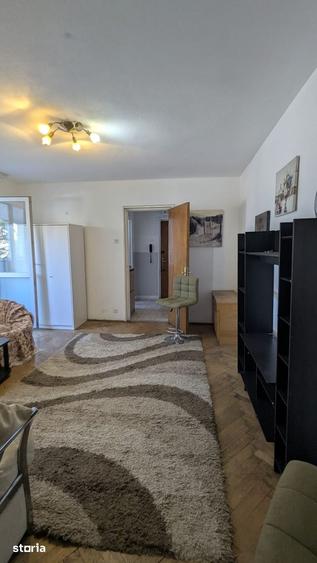 Apartament cu 3 camere semidecomandat în Dristor
