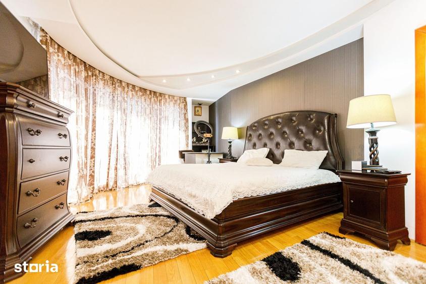 Casă cu 6 camere cu Teren 2333 Mp în Central