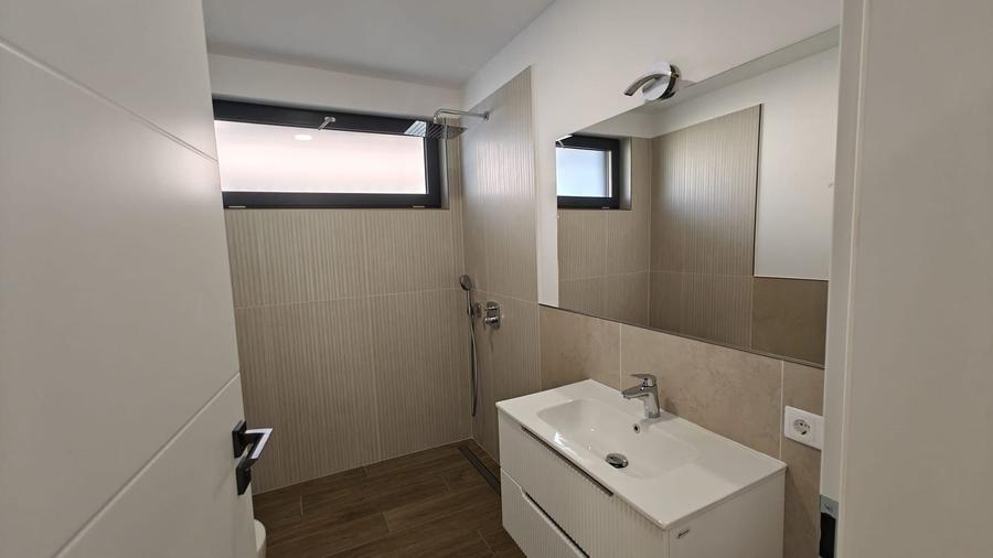 Casă individuală cu 6 camere cu Canalizare în Gheorgheni