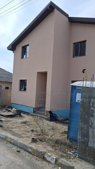 Casă individuală cu 5 camere cu Canalizare în Valu lui Traian