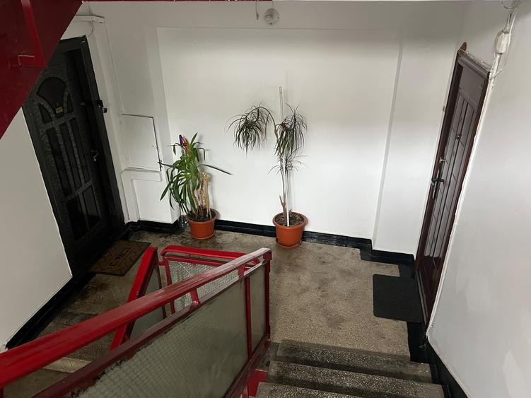 Apartament cu 3 camere decomandat în CET