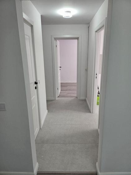 Apartament cu 3 camere semidecomandat în Cina