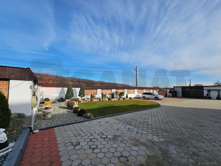 Casă individuală cu 17 camere cu Canalizare în Aeroport
