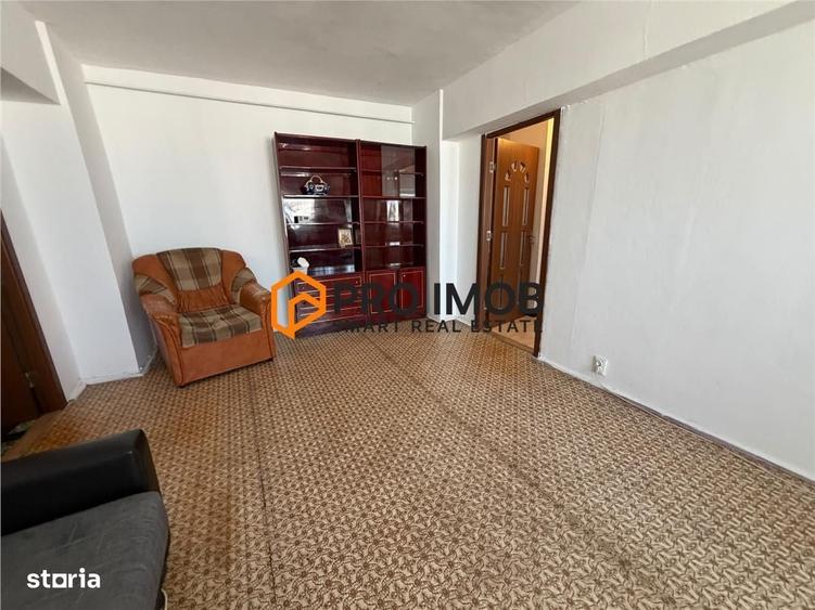 Apartament cu 3 camere semidecomandat în Unirii Sud