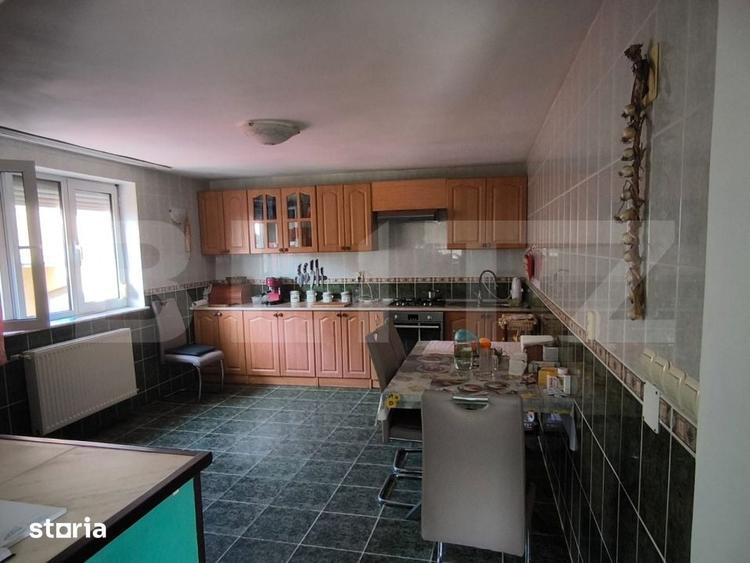 Casă cu 7 camere semidecomandat cu Teren 1430 Mp în Podari