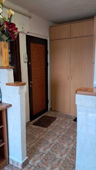 Apartament cu 2 camere decomandat în Broșteni