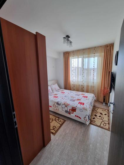 Apartament cu 3 camere decomandat în Roșu