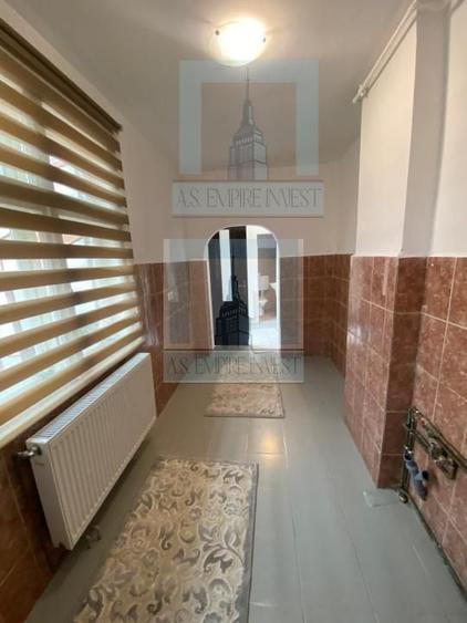 Casă individuală cu 3 camere decomandat cu Canalizare în Schei