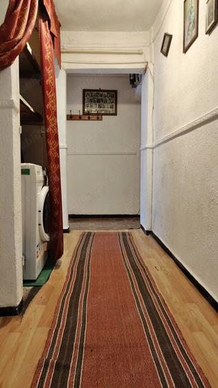 Apartament cu 3 camere semidecomandat în Central