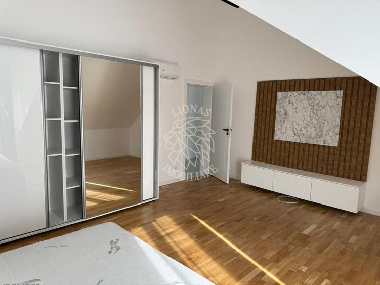 Apartament cu 4 camere decomandat, mobilat în Central