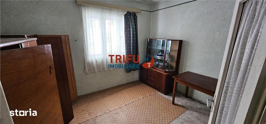 Casă cu 8 camere cu Teren 863 Mp în Meteș