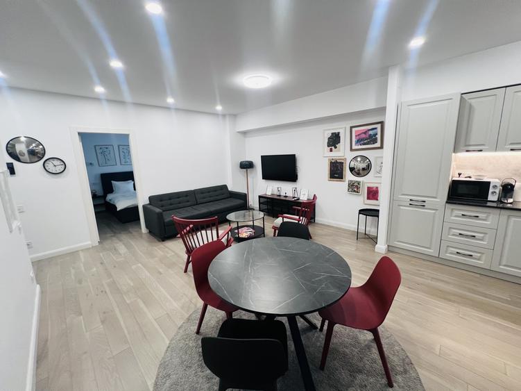 Apartament cu 2 camere semidecomandat, mobilat în Moșilor