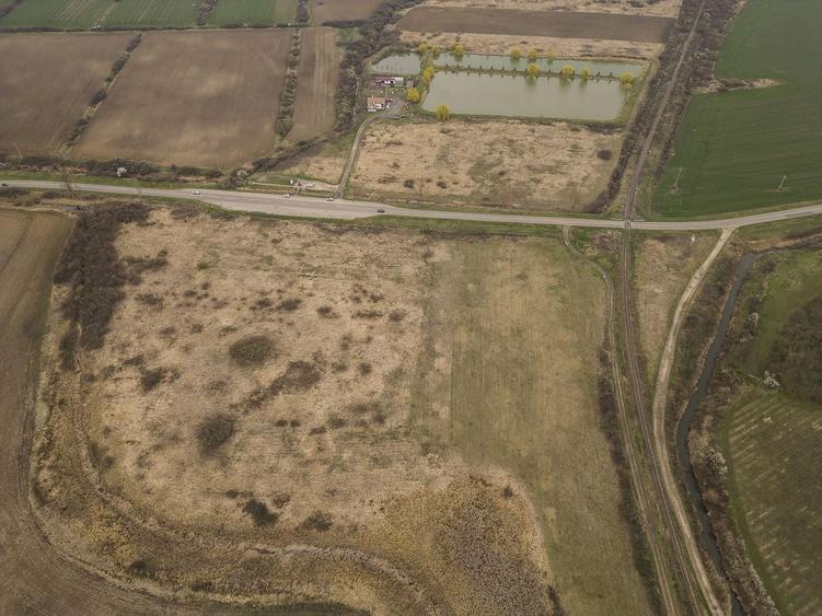 Teren agricol extravilan de 8600 mp, în Central