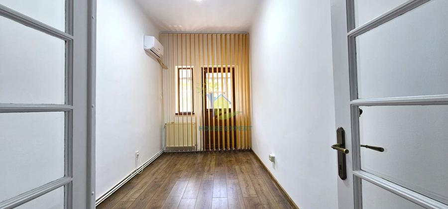 Apartament cu 4 camere decomandat în P-ța Rosetti