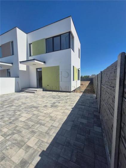 Duplex cu 3 camere cu Teren 330 Mp în Moșnița Nouă