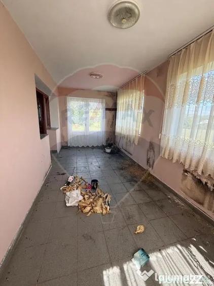 Casă cu 7 camere cu Teren 8286 Mp în Preluca Nouă