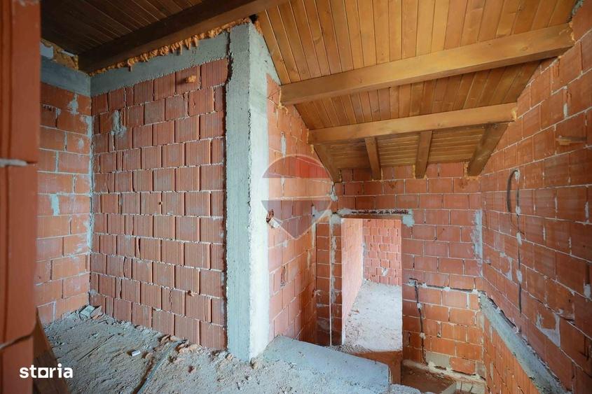 Casă cu 4 camere cu Teren 161 Mp în Central