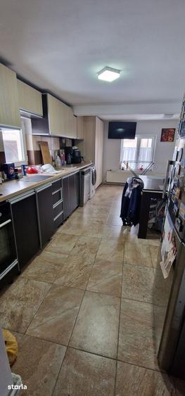 Casă cu 6 camere decomandat cu Teren 399 Mp în Central