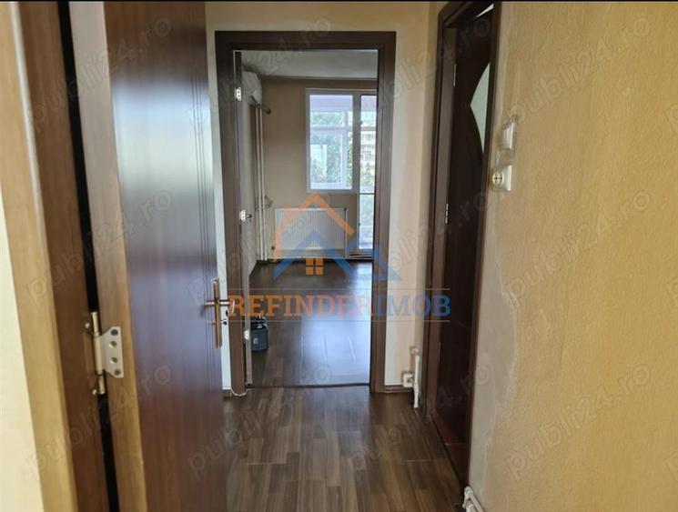 Apartament cu 3 camere semidecomandat în Berceni — fotografia 3