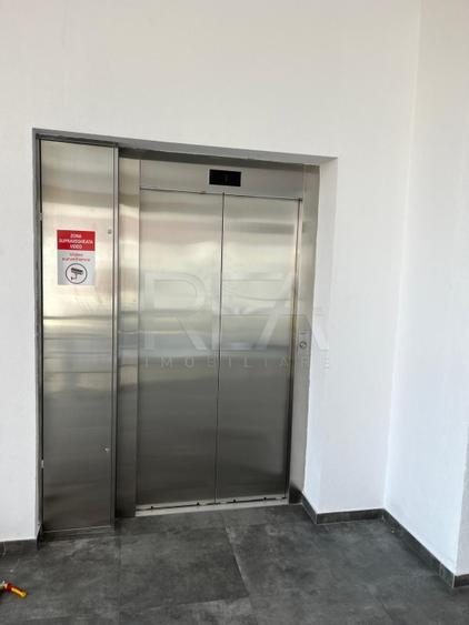 Spațiu comercial, de 1,750 mp, în Otopeni