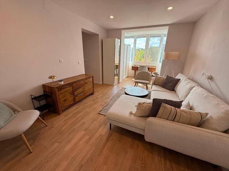 Apartament cu 3 camere semidecomandat în Cotroceni