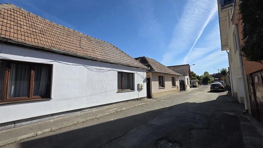 Casă cu 5 camere cu Teren 750 Mp în Central