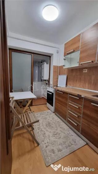 Garsonieră decomandată în Micro 20