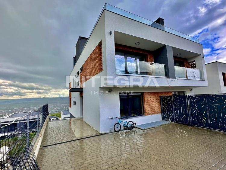 Casă individuală cu 5 camere cu Canalizare în Iris