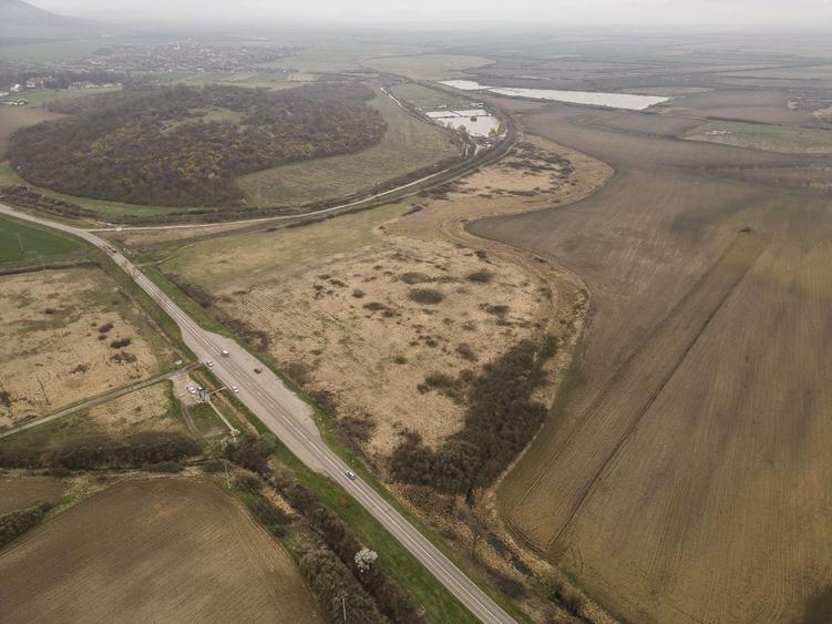 Teren agricol extravilan de 8600 mp, în Central