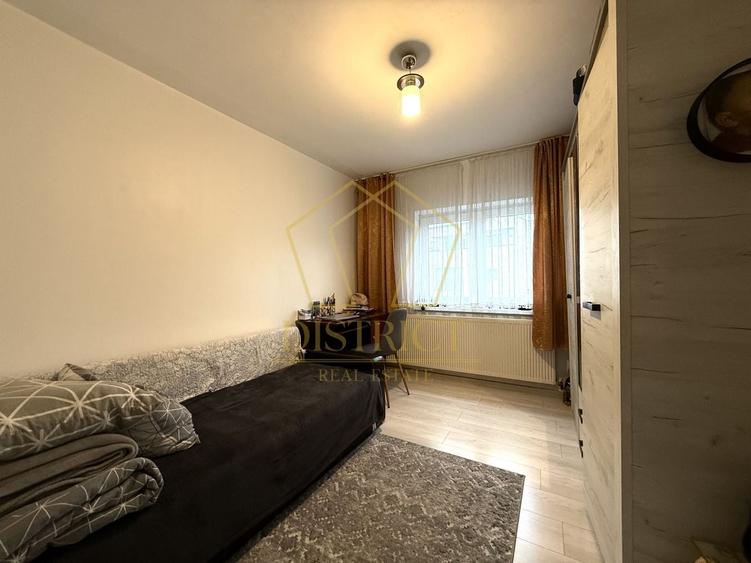 Apartament cu 3 camere decomandat, mobilat în Soarelui