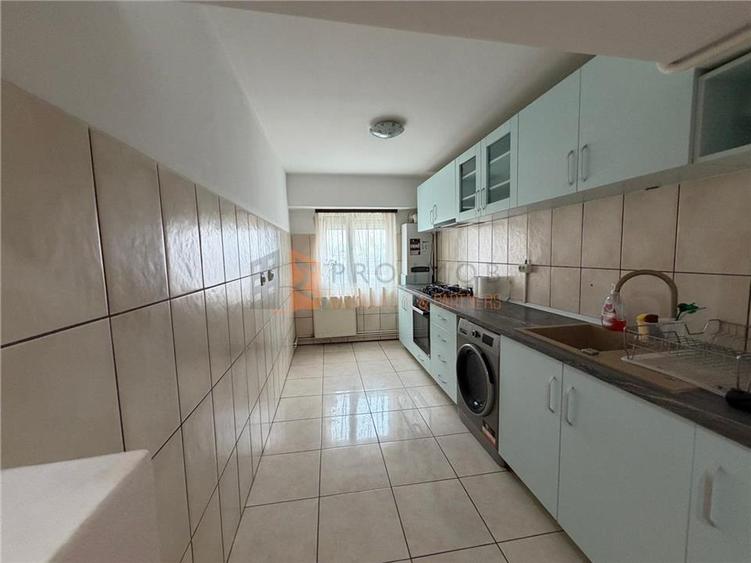 Apartament cu 4 camere decomandat, mobilat în 1 Decembrie
