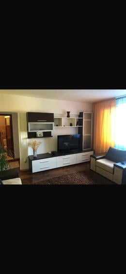Apartament cu 3 camere semidecomandat în Grivița