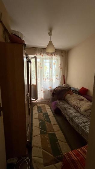 Apartament cu 3 camere decomandat în Berceni