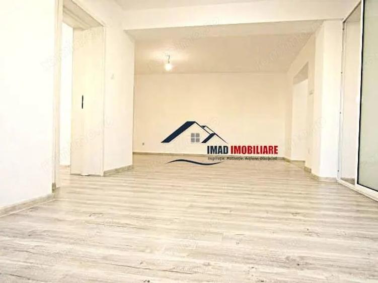 Apartament cu 4 camere decomandat în Micro 3