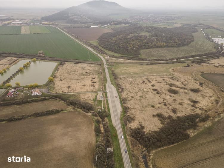 Teren de 8600 mp, în Ineu