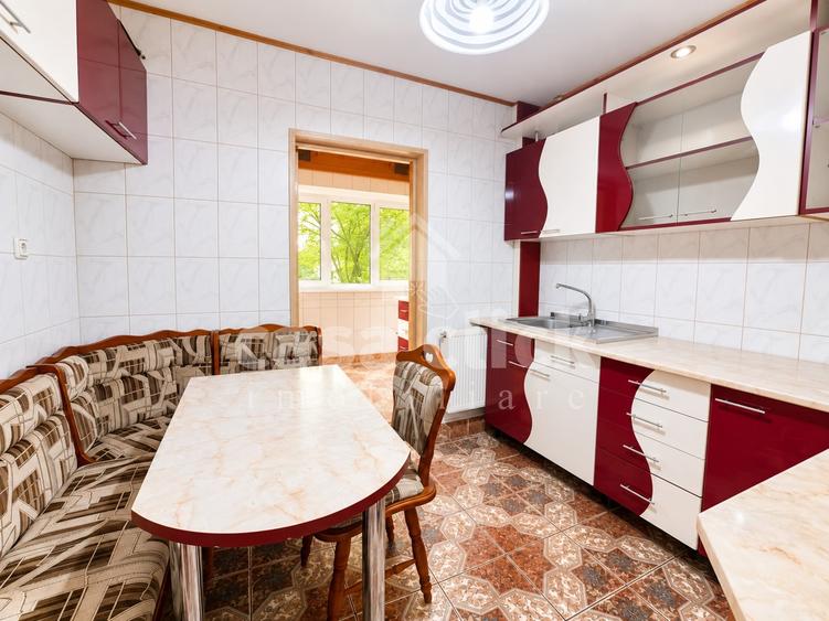 Apartament cu 3 camere decomandat în