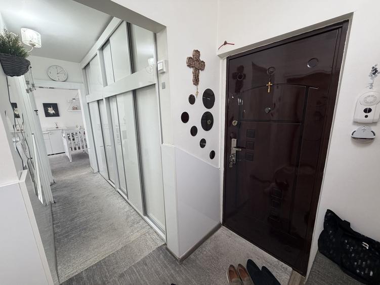 Apartament cu 2 camere decomandat, mobilat în Titan