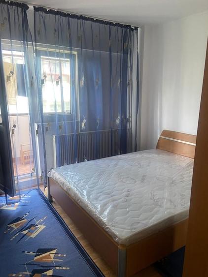 Apartament cu 3 camere decomandat în Drumul Taberei