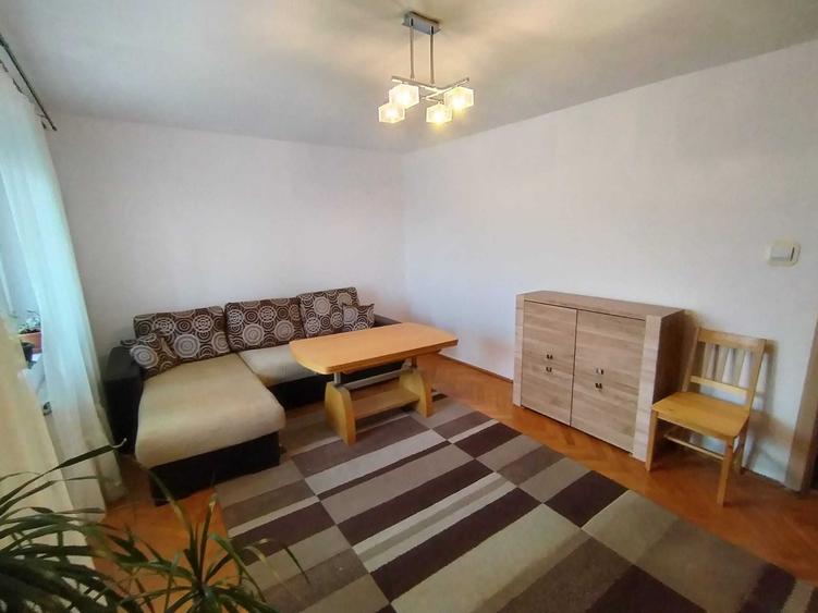Apartament cu 3 camere decomandat în Girocului