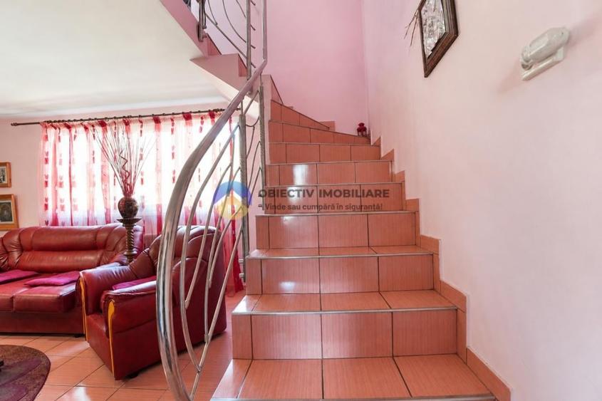 Casă cu 4 camere cu Teren 1800 Mp în Central